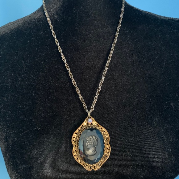 Vintage Black Cameo Necklace - Picture 2 of 5